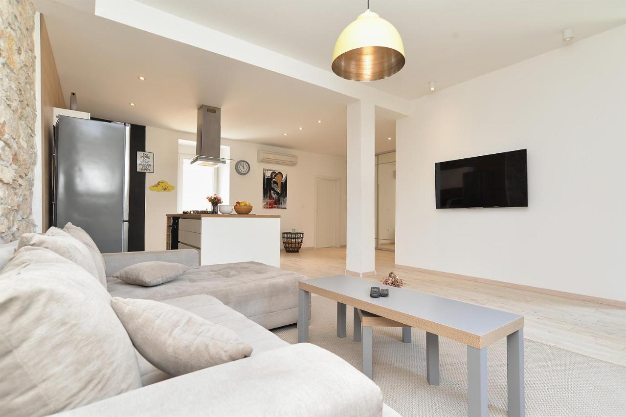 House Dragan 1231 Villa พูลา ภายนอก รูปภาพ